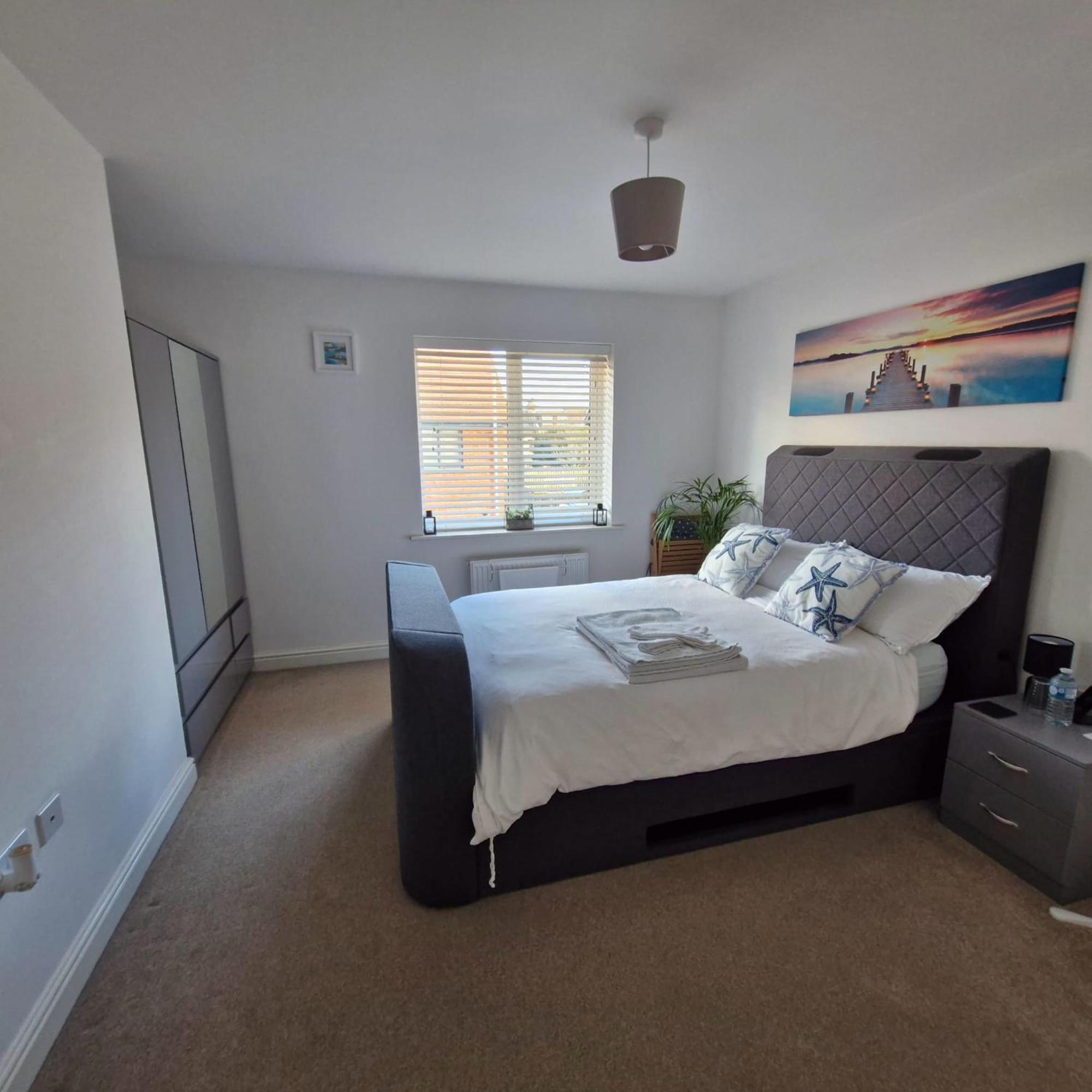 Modern Double Room With En-Suite, Parking & Fast Wifi - Close To Beach サンドゲート エクステリア 写真