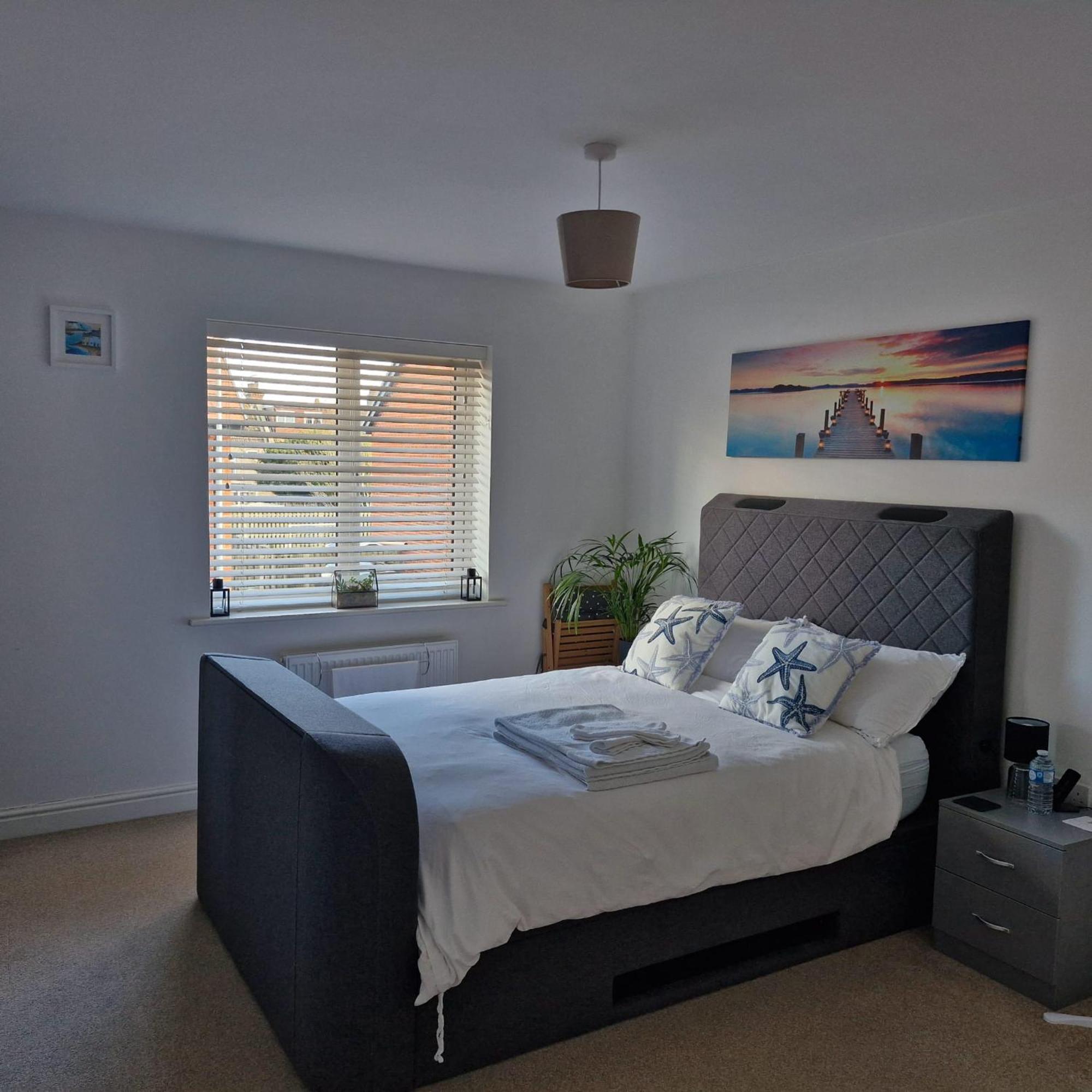 Modern Double Room With En-Suite, Parking & Fast Wifi - Close To Beach サンドゲート エクステリア 写真